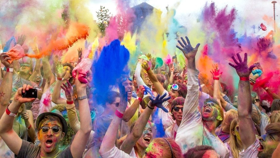 Holi: Festival that brings colors into life