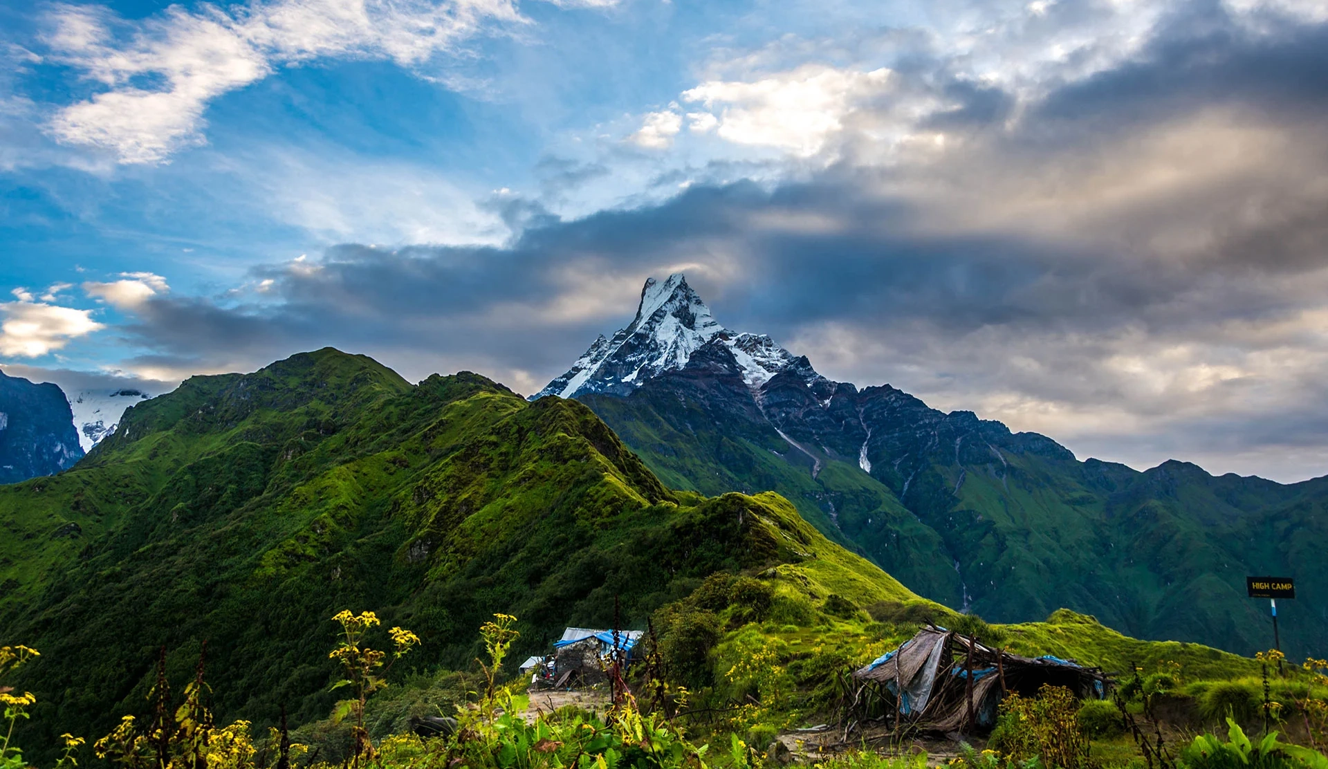 Witness the <br><span>breathtaking</span> Himalayan view